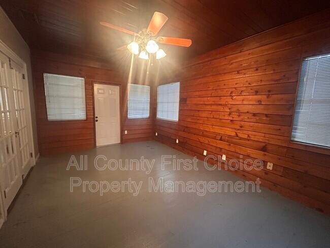 Building Photo - 2511 55th Ave N