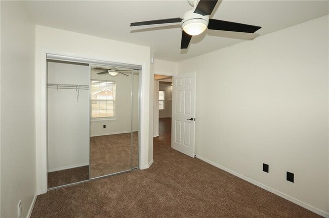 Building Photo - 900 SW River Rock St