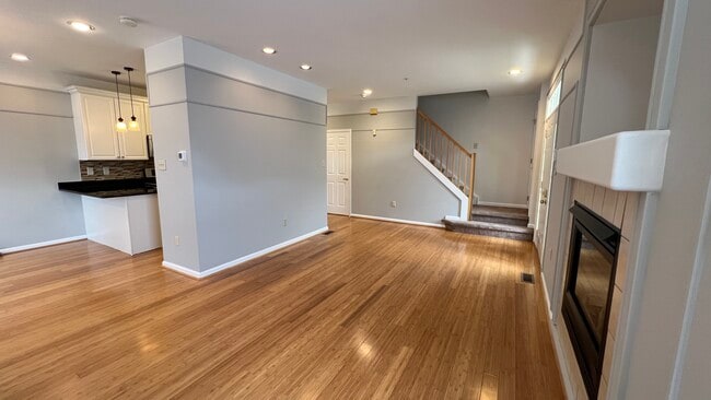 Building Photo - 202 Dresher Woods Dr