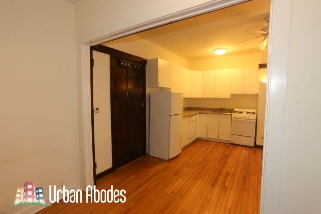 Building Photo - 822 W Waveland Ave