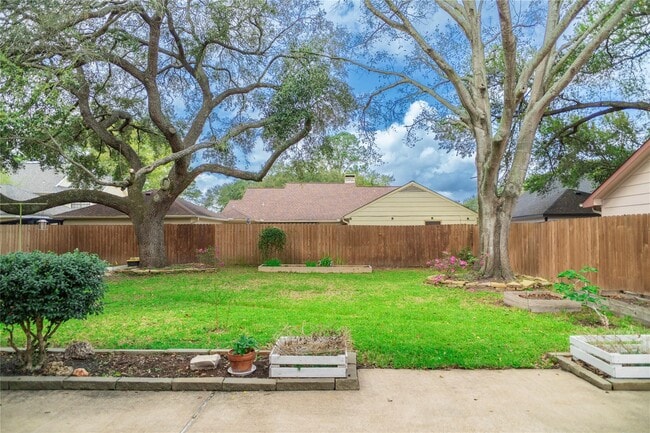 Building Photo - 18310 Spellbrook Dr