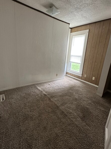 Building Photo - 528 Niagara St