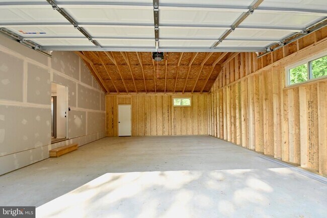 Building Photo - 7100 N Roxbury Mill Rd
