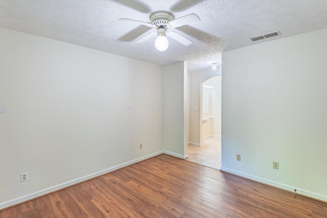 Building Photo - Updated 2BR Townhome Near Clayton State with Fenced Yard