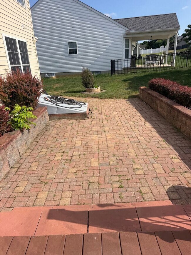 Building Photo - Beautiful 5 Bedroom, 3.5 Bathroom Home for Rent