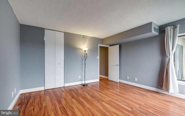 Building Photo - 9200 Edwards Way