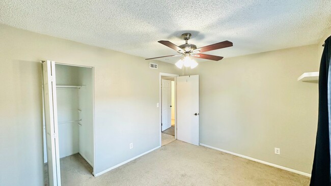 Building Photo - 2 bedroom 2 bath Condo in Temple Terrace a...