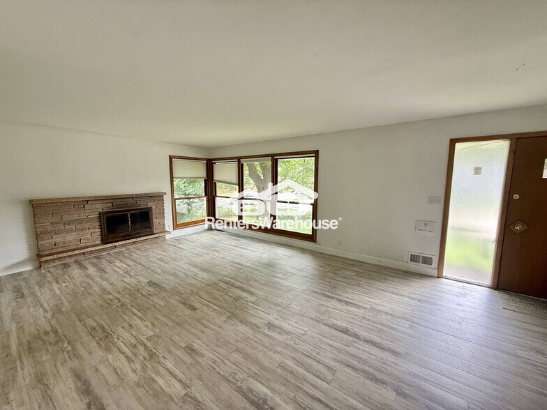 Building Photo - 3815 W 60th St