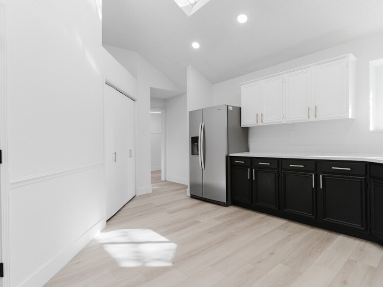 Building Photo - 2409 Brookside Dr