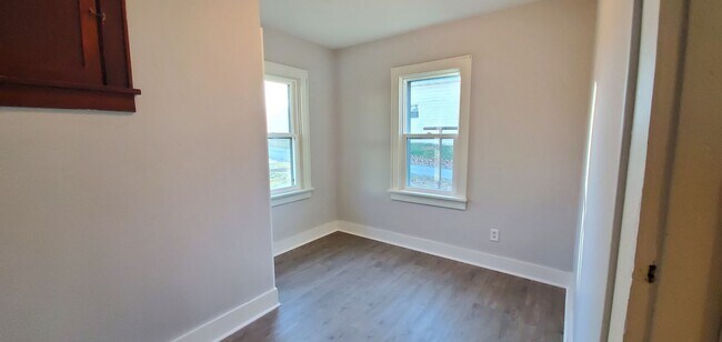 Building Photo - Cute 2 Bedroom 1 Bath Home