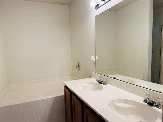 Building Photo - 765 Lowe Dr