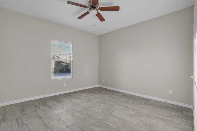 Building Photo - 2707 Sanders Ave