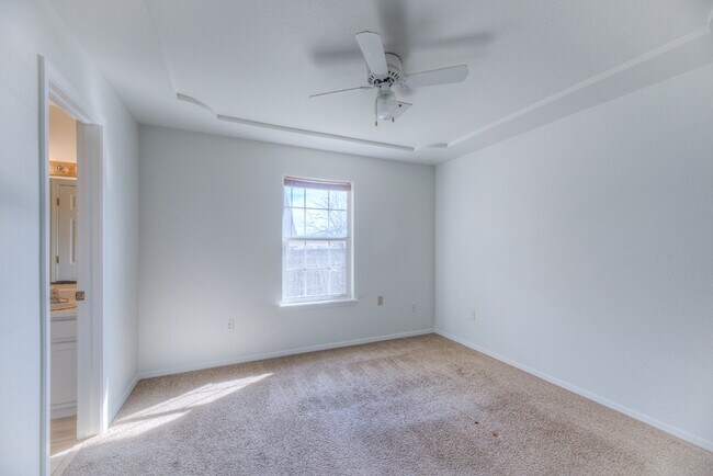 Building Photo - 1712 W 57th Pl