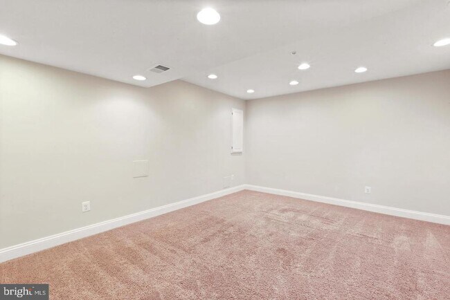 Building Photo - 25749 Racing Sun Dr