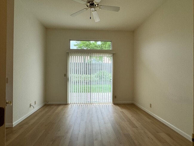Building Photo - 1422 Lorimer Way