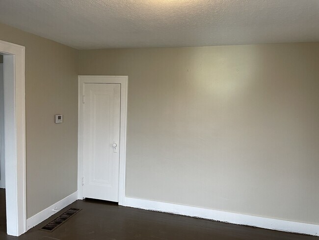 Building Photo - 299 N State St