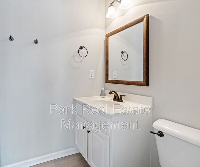 Building Photo - 285 Plaza Dr