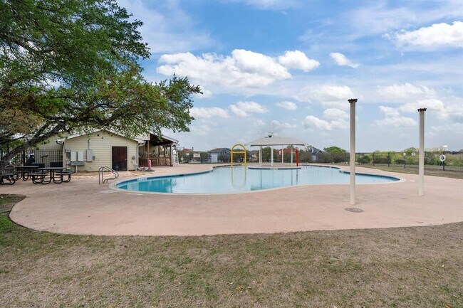 Building Photo - 5911 Steiner