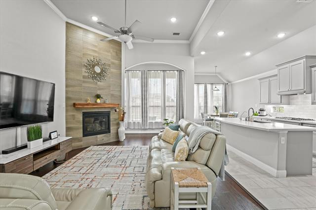 Building Photo - 352 Long Meadow Way