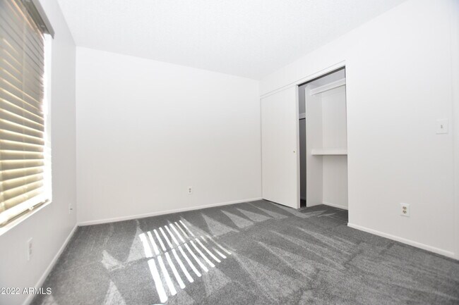 Building Photo - 5301 S Mitchell Dr