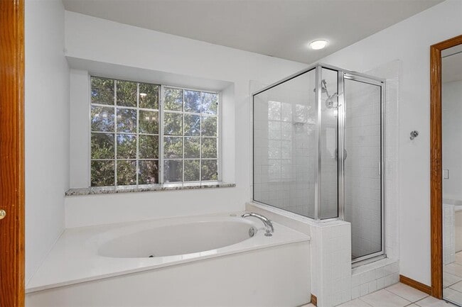 Building Photo - 1903 Port Royal Dr