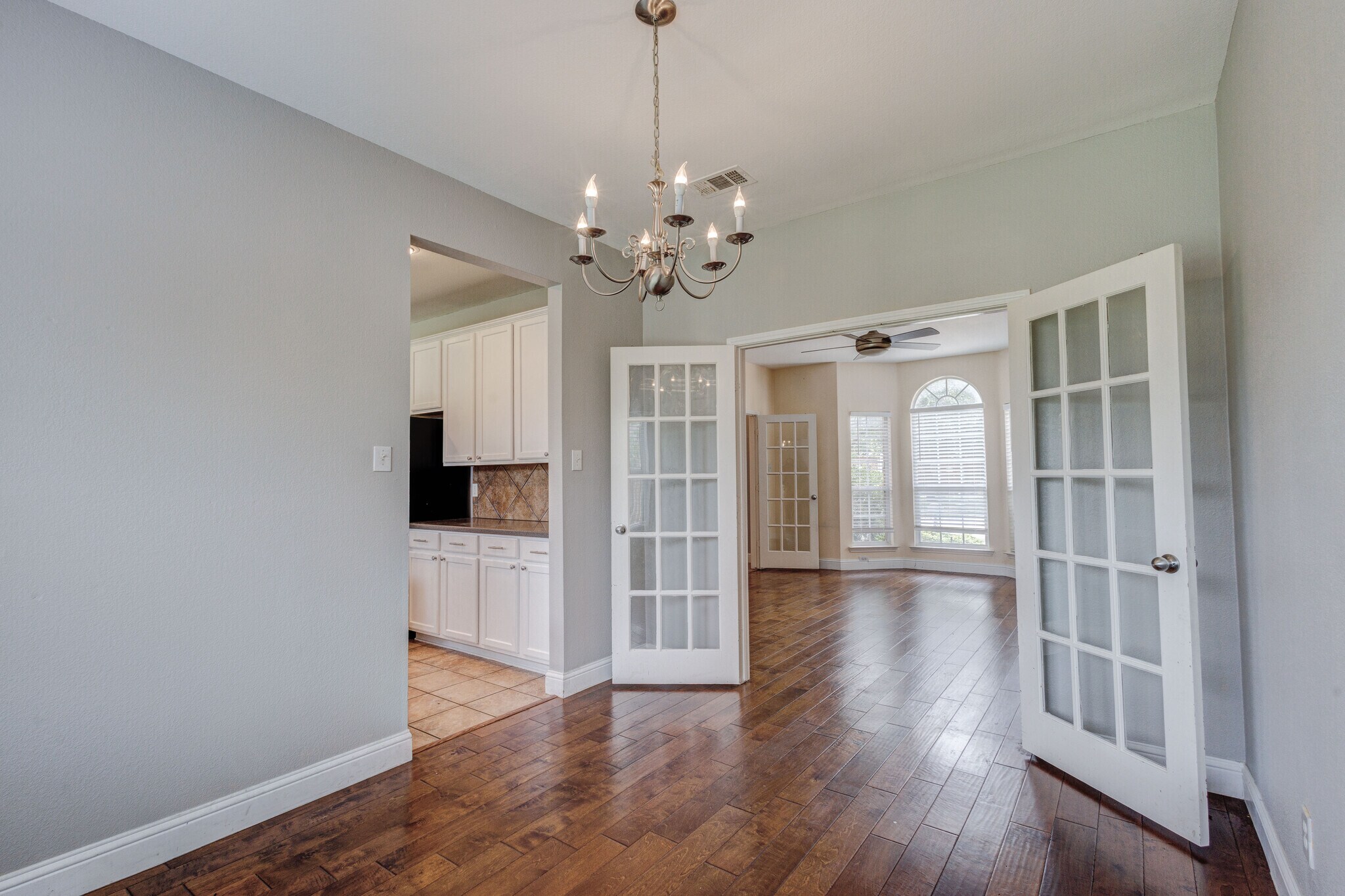 Building Photo - 6107 Lakecrest Dr