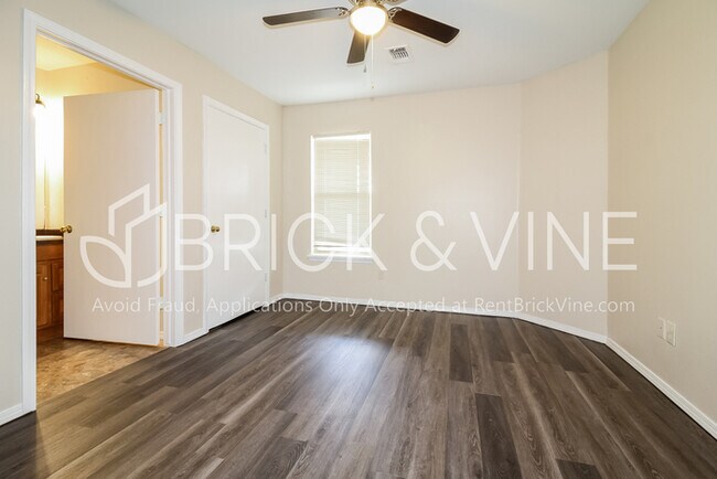 Building Photo - Pet-friendly house in Hope Crossing