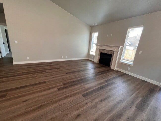 Building Photo - Brand new 3 bedroom home In South Springfi...