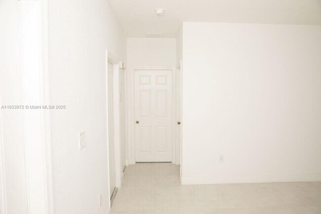 Building Photo - 273 SE 32nd Ave