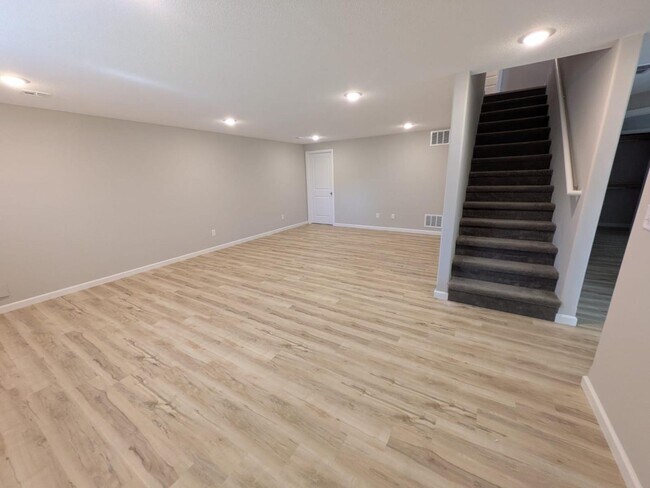 Building Photo - 9201 E Fox Pt Ct