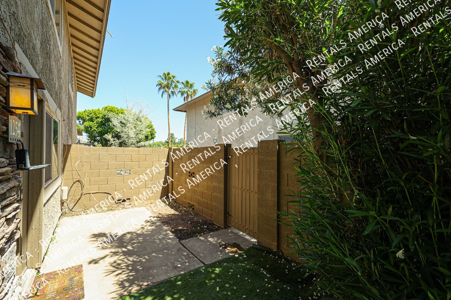 Building Photo - 1254 N 85th Pl