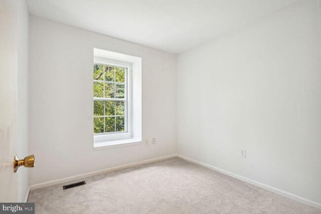 Building Photo - 9909 Hemlock Woods Ln