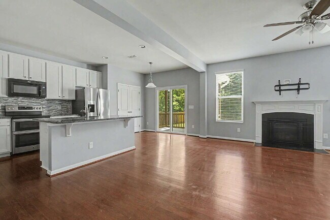 Building Photo - 5-Bedroom Home w/ Fenced-in BackYard in Knightdale