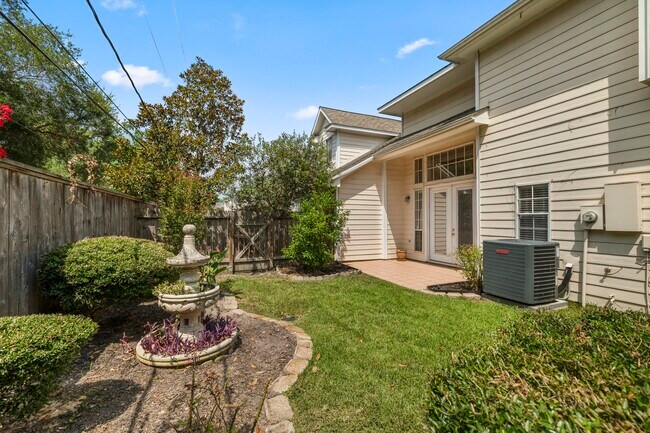 Building Photo - 6830 Jasmine Pl