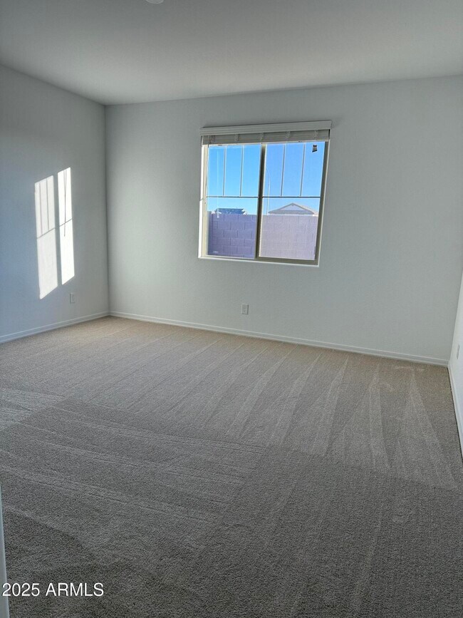 Building Photo - 9973 W Mitchell Ave