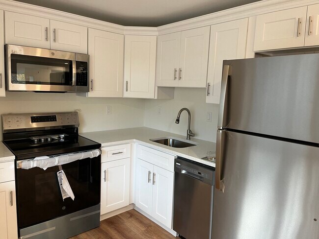 Building Photo - 143 Columbus Pl