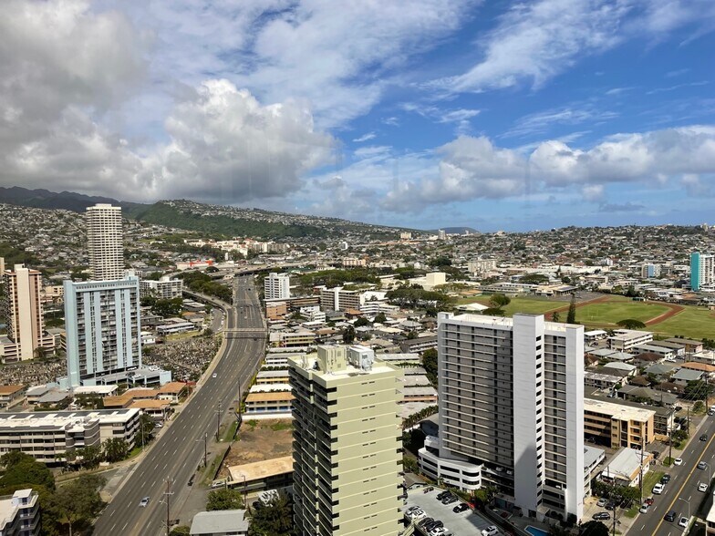 Building Photo - 2499 Kapiolani Blvd