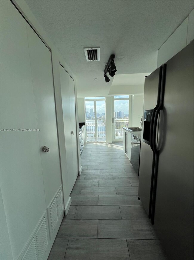 Building Photo - 7600 Collins Ave