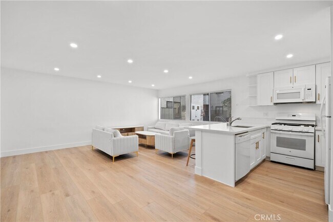 Building Photo - 18530 Hatteras St