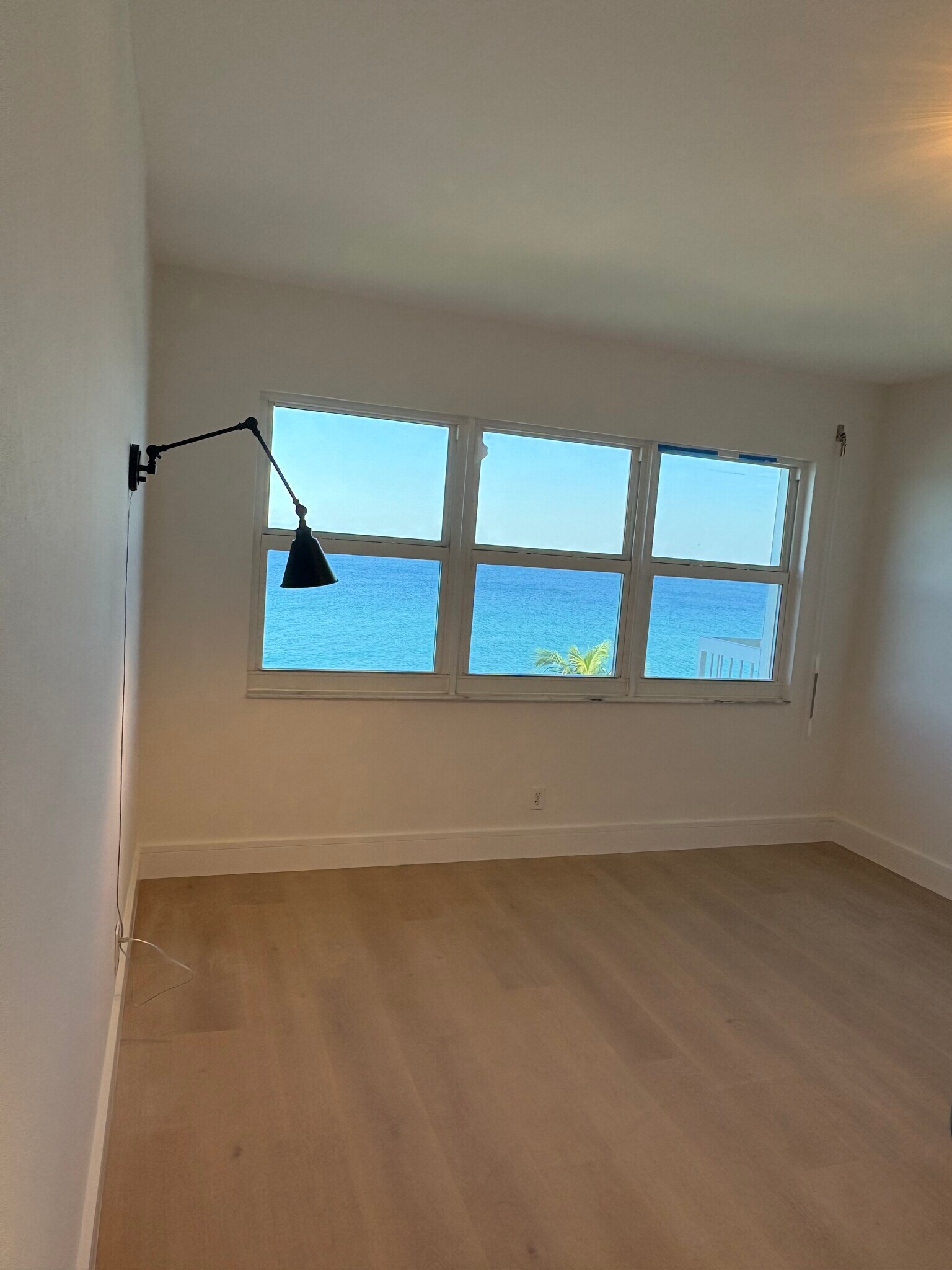 Building Photo - 1069 Hillsboro Mile