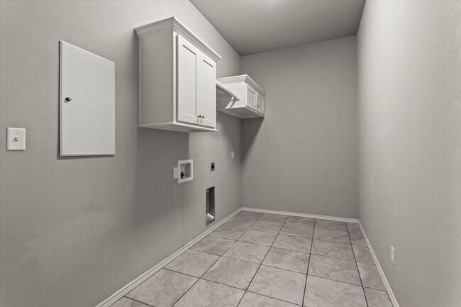 Building Photo - 9616 Kline Ave