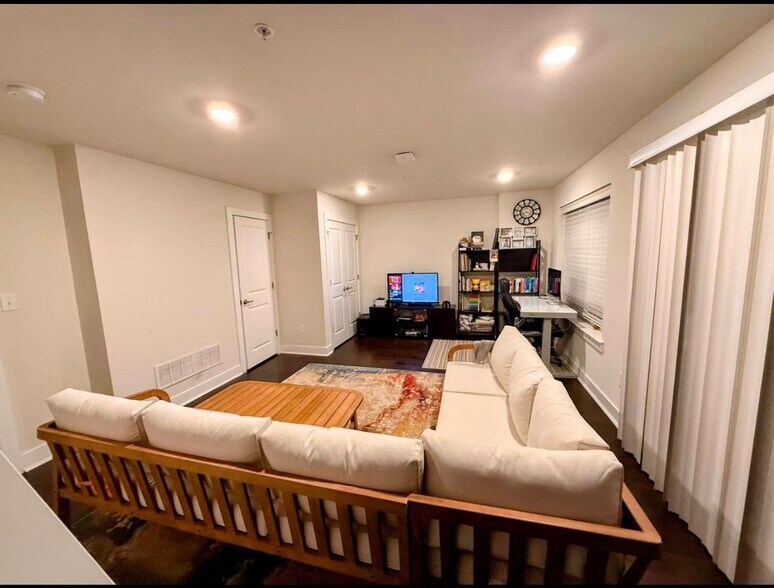 Building Photo - 119 Livingston Ln