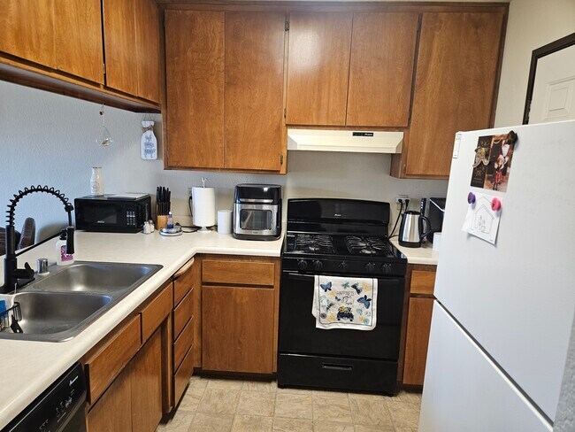 Building Photo - 5342 Valleyridge Dr