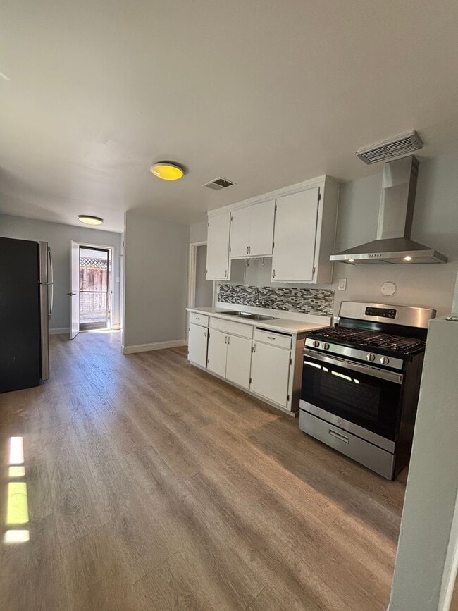 Building Photo - PET FRIENDLY 3 BED/1 BATH in Palo Alto Available Now