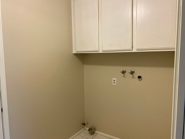 Building Photo - 3611 Kim Ct
