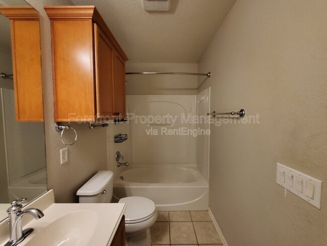 Building Photo - 555 Planters Pass