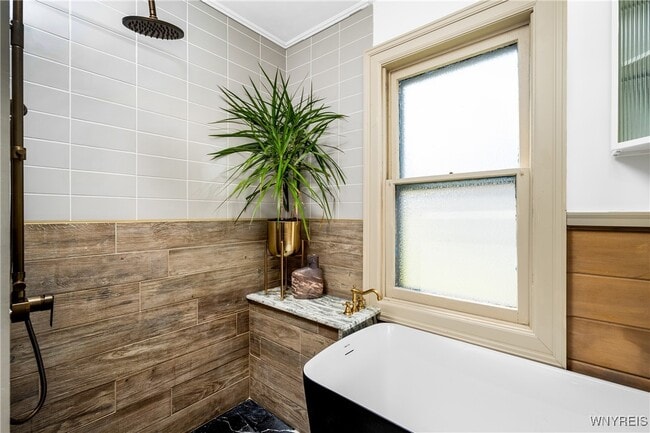 Building Photo - 95 Russell St