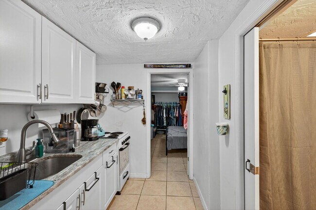 Building Photo - For Rent. One Bed One Bath Single Family Home