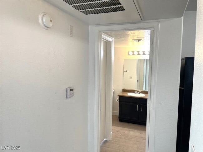 Building Photo - 7255 W Sunset Rd