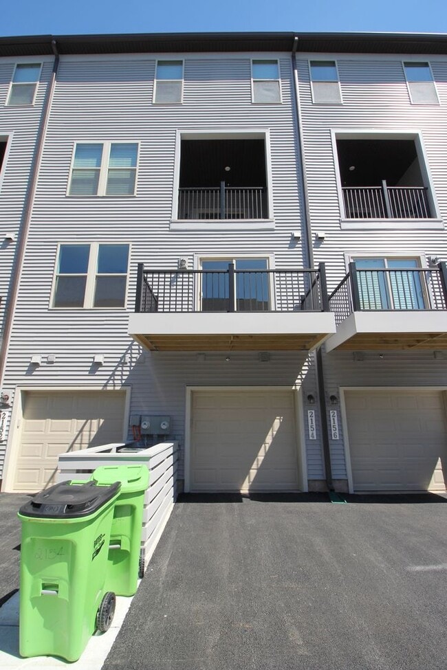Building Photo - Well-located 2-bedroom